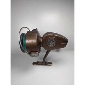 Vintage 406A Daiwa Spinning Fishing Reel Freshwater Saltwater